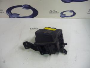 Gebruikte Relais Houder Citroen C2 (JM) 1.4 Prijs € 20,00 Margeregeling aangeboden door De Vos Onderdelen