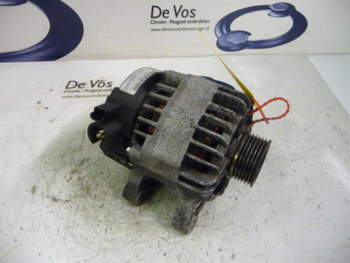Gebruikte Dynamo Peugeot 206 (2A/C/H/J/S) 1.4 XR,XS,XT,Gentry Prijs € 55,00 Margeregeling aangeboden door De Vos Onderdelen