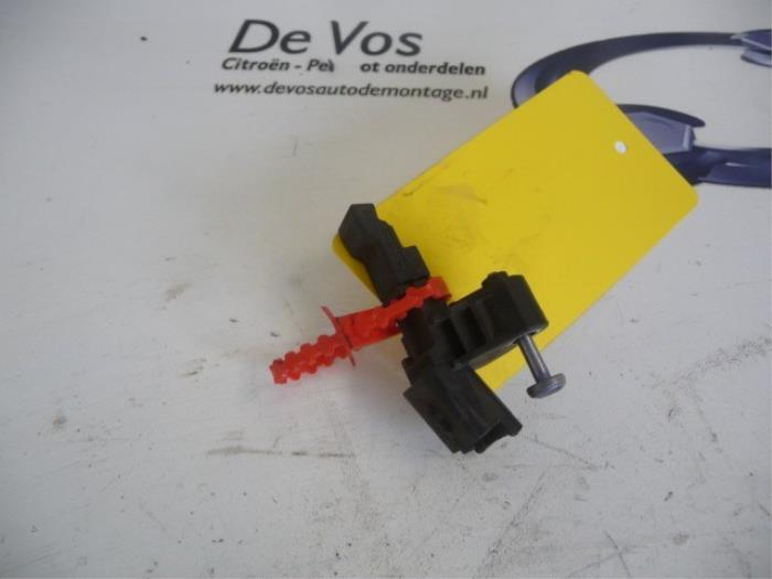 Gebruikte BDP Sensor Peugeot 208 I (CA/CC/CK/CL) 1.2 Vti 12V PureTech 82 Prijs € 15,00 Margeregeling aangeboden door De Vos Onderdelen