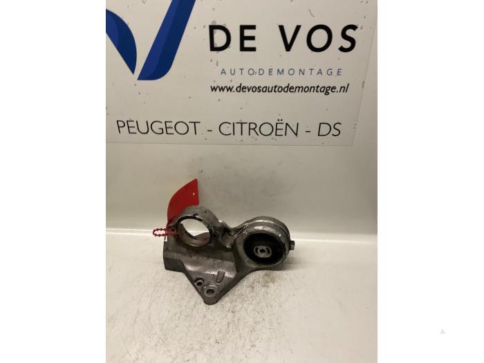 Gebruikte Motorsteun Citroen C5 II Berline (RC) 2.2 HDiF 16V Prijs € 35,00 Margeregeling aangeboden door De Vos Onderdelen