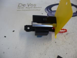 Gebruikte Handrem schakelaar Citroen C4 Picasso (3D/3E) 1.6 e-HDi 115 Prijs € 25,00 Margeregeling aangeboden door De Vos Autodemontagebedrijf