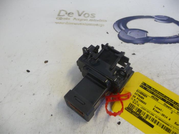 Gebruikte Diversen Citroen C4 Picasso (3D/3E) 1.6 e-HDi 115 Prijs € 25,00 Margeregeling aangeboden door De Vos Onderdelen