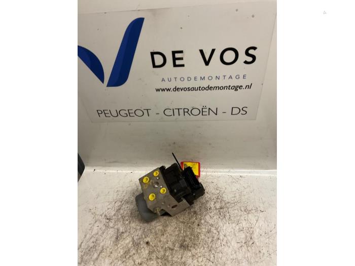Gebruikte ABS Pomp Peugeot 406 (8B) 1.8 16V Prijs € 90,00 Margeregeling aangeboden door De Vos Onderdelen