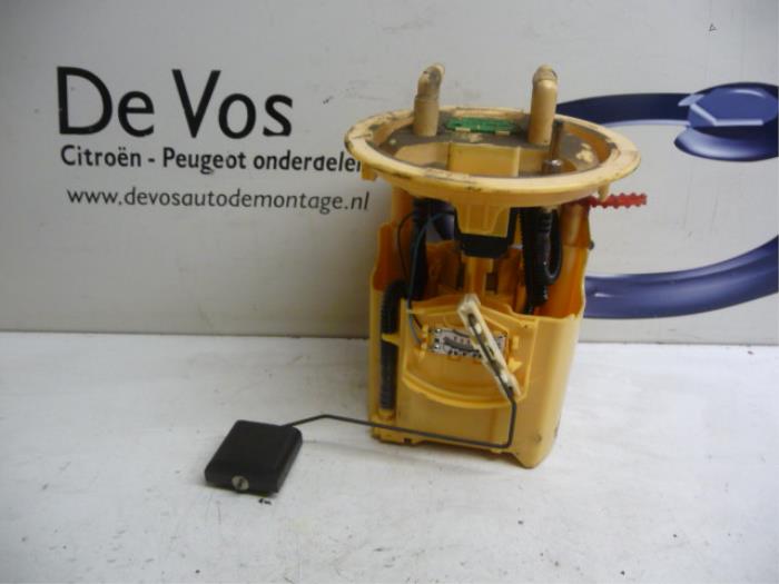 Gebruikte Tank element Pomp Peugeot 807 2.2 HDiF 16V Prijs € 55,00 Margeregeling aangeboden door De Vos Onderdelen