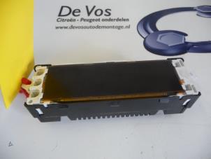 Gebruikte Display Interieur Peugeot 308 Prijs € 70,00 Margeregeling aangeboden door De Vos Onderdelen