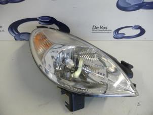Gebruikte Koplamp rechts Citroen Xsara Picasso (CH) 1.6i 16V Prijs € 55,00 Margeregeling aangeboden door De Vos Onderdelen