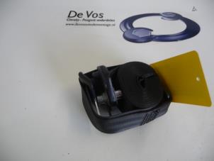 Gebruikte Veiligheidsgordel links-voor Citroen C6 (TD) 2.2 HdiF 16V Prijs € 45,00 Margeregeling aangeboden door De Vos Autodemontagebedrijf