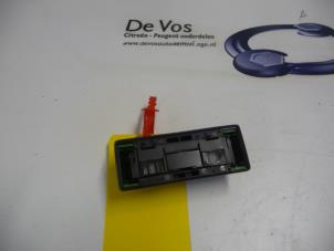 Gebruikte Sensor regen Peugeot 306 Break (7E) 1.6i XR,XT,ST Prijs € 35,00 Margeregeling aangeboden door De Vos Autodemontagebedrijf