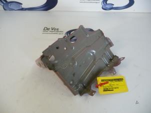 Gebruikte Accubak Peugeot 108 1.0 12V Prijs € 15,00 Margeregeling aangeboden door De Vos Onderdelen