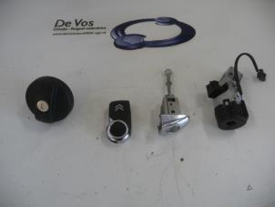 Gebruikte Set Cilindersloten (compleet) Citroen DS3 Prijs € 80,00 Margeregeling aangeboden door De Vos Autodemontagebedrijf