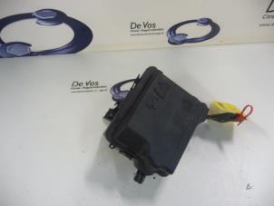 Gebruikte Relais Houder Citroen C4 Cactus (0B/0P) 1.2 PureTech 82 12V Prijs € 15,00 Margeregeling aangeboden door De Vos Onderdelen