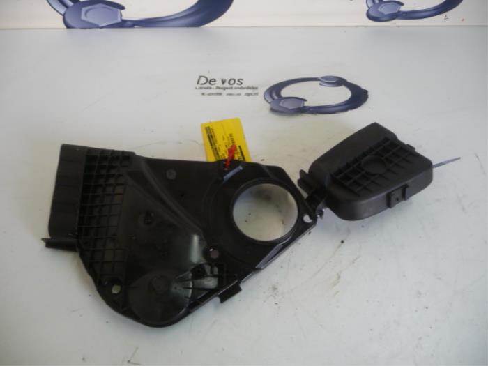 Gebruikte Distributiedeksel Peugeot 206 (2A/C/H/J/S) 1.4 XR,XS,XT,Gentry Prijs € 20,00 Margeregeling aangeboden door De Vos Onderdelen