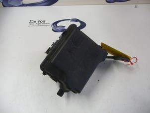 Gebruikte Relais Houder Citroen C4 Cactus (0B/0P) 1.6 Blue Hdi 100 Prijs € 15,00 Margeregeling aangeboden door De Vos Onderdelen