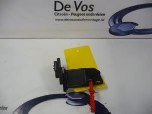 Gebruikte Luchthoeveelheidsmeter Citroen C4 Cactus (0B/0P) 1.6 Blue Hdi 100 Prijs € 55,00 Margeregeling aangeboden door De Vos Onderdelen