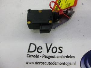 Gebruikte Centrale Deurvergrendelings Module Peugeot 407 Prijs € 25,00 Margeregeling aangeboden door De Vos Autodemontagebedrijf