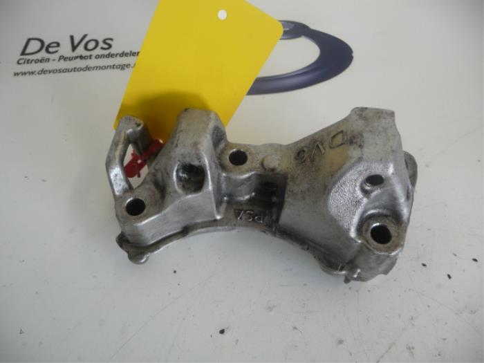 Motorsteun van een Peugeot Expert 2007