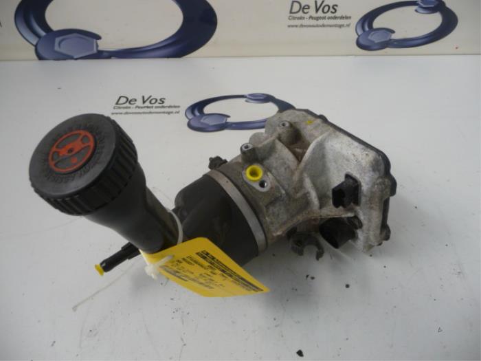 Gebruikte Pomp Servo Peugeot 308 Prijs € 150,00 Margeregeling aangeboden door De Vos Onderdelen