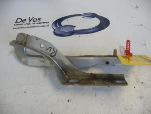 Gebruikte Motorkap Scharnier Peugeot 307 (3A/C/D) 1.6 16V Prijs € 15,00 Margeregeling aangeboden door De Vos Onderdelen