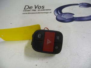 Gebruikte Schakelaar Citroen Nemo Prijs € 25,00 Margeregeling aangeboden door De Vos Onderdelen