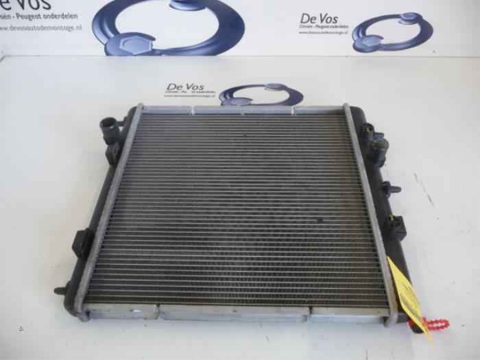 Gebruikte Radiateur Peugeot 208 I (CA/CC/CK/CL) 1.4 16V Prijs € 55,00 Margeregeling aangeboden door De Vos Onderdelen
