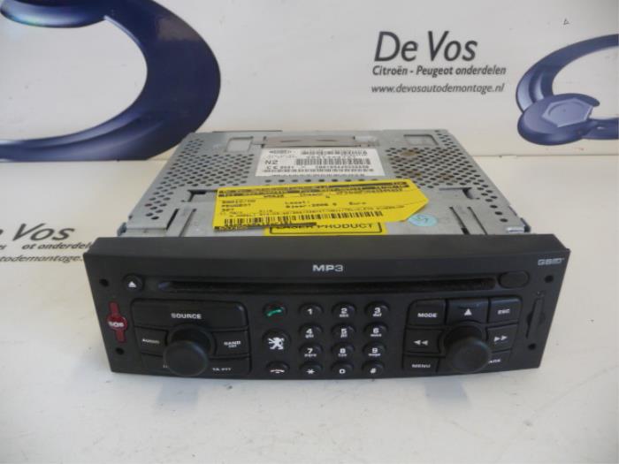 Radio CD Speler van een Peugeot 307 SW (3H) 1.6 16V 2006