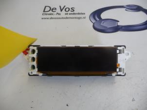 Gebruikte Display Interieur Peugeot 207 Prijs € 70,00 Margeregeling aangeboden door De Vos Onderdelen