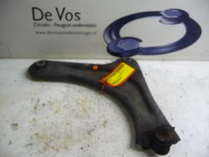 Gebruikte Draagarm rechts-voor Citroen C3 (FC/FL/FT) 1.4 Prijs € 45,00 Margeregeling aangeboden door De Vos Onderdelen