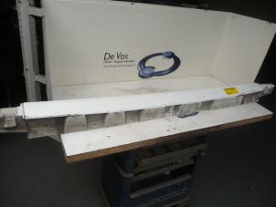 Gebruikte Zijskirt links Peugeot 106 II 1.4 XN,XR,XS,XT Prijs € 45,00 Margeregeling aangeboden door De Vos Onderdelen