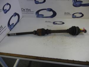 Gebruikte Aandrijfas rechts-voor Peugeot 406 Break (8E/F) 2.0 16V ST,SV Prijs € 55,00 Margeregeling aangeboden door De Vos Onderdelen