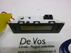 Gebruikte Display Interieur Peugeot 807 2.0 HDi 16V Prijs € 70,00 Margeregeling aangeboden door De Vos Onderdelen