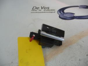 Gebruikte Handrem schakelaar Citroen C4 Picasso Prijs € 25,00 Margeregeling aangeboden door De Vos Autodemontagebedrijf