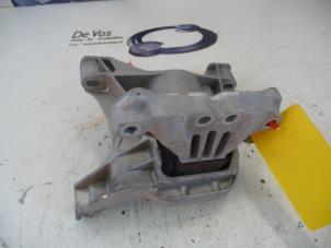 Gebruikte Motorsteun Peugeot 308 Prijs € 35,00 Margeregeling aangeboden door De Vos Onderdelen