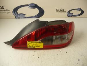 Gebruikte Achterlicht rechts Peugeot 406 Coupé (8C) 3.0 V6 24V Prijs € 50,00 Margeregeling aangeboden door De Vos Onderdelen