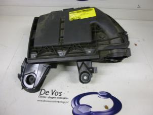 Gebruikte Luchtfilterhuis Peugeot 3008 I (0U/HU) 1.6 HDiF 16V Prijs € 35,00 Margeregeling aangeboden door De Vos Onderdelen