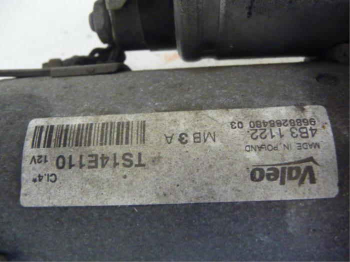 Startmotor van een Peugeot Expert 2013