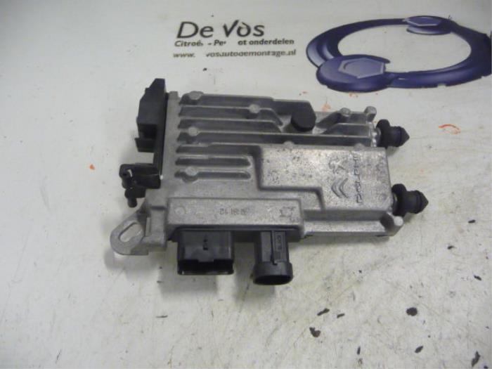 Gebruikte Start/Stop computer Peugeot 308 (L3/L8/LB/LH/LP) 1.6 BlueHDi 120 Prijs € 115,00 Margeregeling aangeboden door De Vos Onderdelen