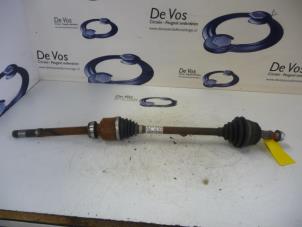 Gebruikte Aandrijfas rechts-voor Peugeot 308 (L3/L8/LB/LH/LP) 1.6 BlueHDi 120 Prijs € 100,00 Margeregeling aangeboden door De Vos Onderdelen