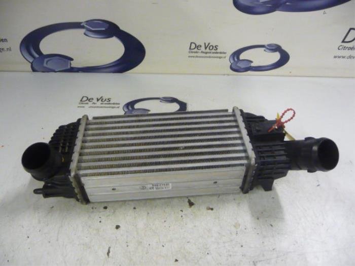 Gebruikte Intercooler Peugeot 508 (8D) 2.0 HDiF 16V Prijs € 80,00 Margeregeling aangeboden door De Vos Onderdelen