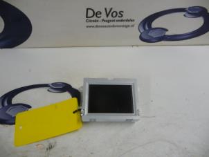 Gebruikte Display Interieur Peugeot 208 Prijs € 90,00 Margeregeling aangeboden door De Vos Onderdelen