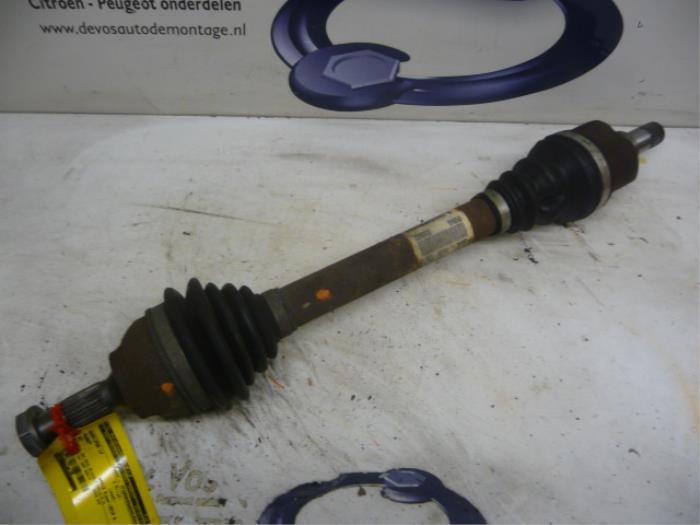 Gebruikte Steekas links-voor Peugeot 207 CC (WB) 1.6 HDiF 16V Prijs € 80,00 Margeregeling aangeboden door De Vos Onderdelen