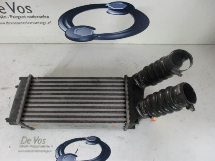 Gebruikte Intercooler Peugeot 307 (3A/C/D) 1.6 HDiF 16V Prijs € 70,00 Margeregeling aangeboden door De Vos Onderdelen
