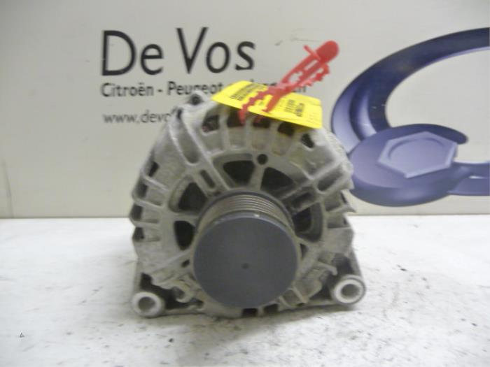 Gebruikte Dynamo Peugeot 207 CC (WB) 1.6 HDiF 16V Prijs € 100,00 Margeregeling aangeboden door De Vos Onderdelen