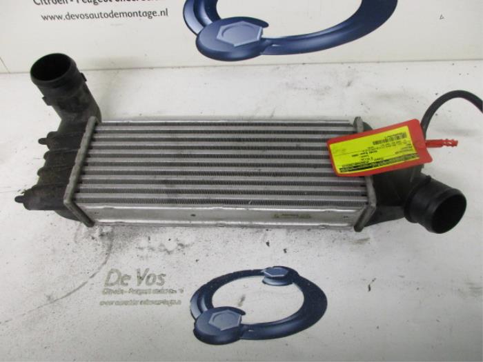 Gebruikte Intercooler Peugeot 807 2.2 HDiF 16V Prijs € 70,00 Margeregeling aangeboden door De Vos Onderdelen