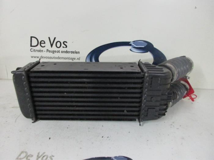 Intercooler van een Peugeot 207 2007