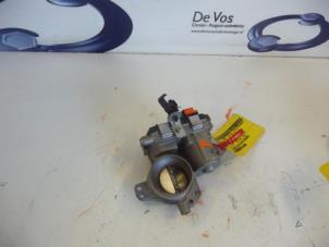 Gebruikte Gasklephuis Peugeot 206+ (2L/M) 1.1 XR,XS Prijs € 90,00 Margeregeling aangeboden door De Vos Onderdelen