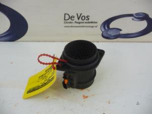 Gebruikte Luchthoeveelheidsmeter Peugeot 208 Prijs € 55,00 Margeregeling aangeboden door De Vos Onderdelen