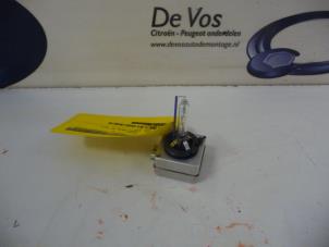 Gebruikte Xenon Lamp Citroen DS3 Prijs € 80,00 Margeregeling aangeboden door De Vos Onderdelen