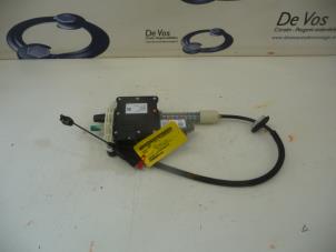 Gebruikte Handrem motor Citroen C4 Prijs € 200,00 Margeregeling aangeboden door De Vos Onderdelen