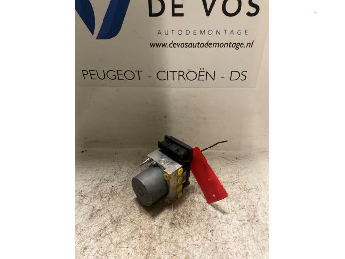 Gebruikte ABS Pomp Citroen Picasso Prijs € 90,00 Margeregeling aangeboden door De Vos Onderdelen