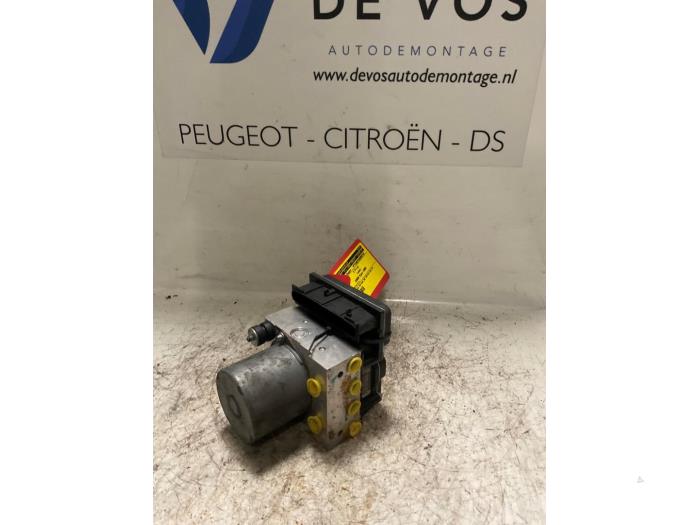 Gebruikte ABS Pomp Citroen Picasso Prijs € 90,00 Margeregeling aangeboden door De Vos Onderdelen